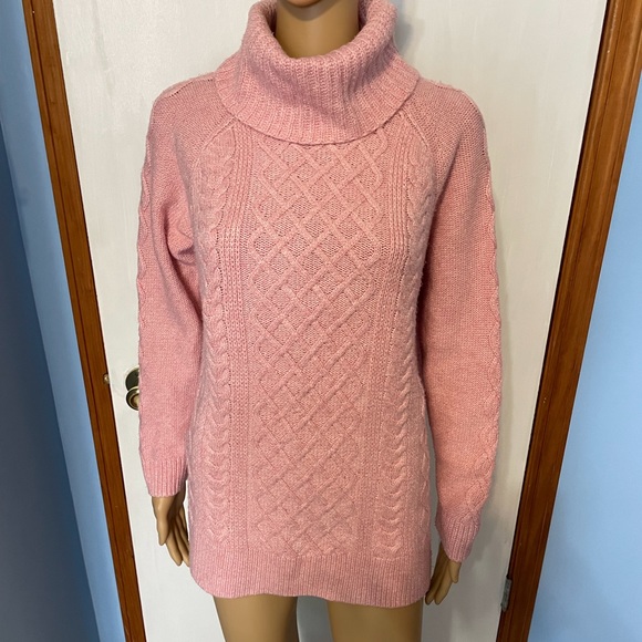 Women’s Cable-Knit Sweater, Size Medium - Picture 4 of 9